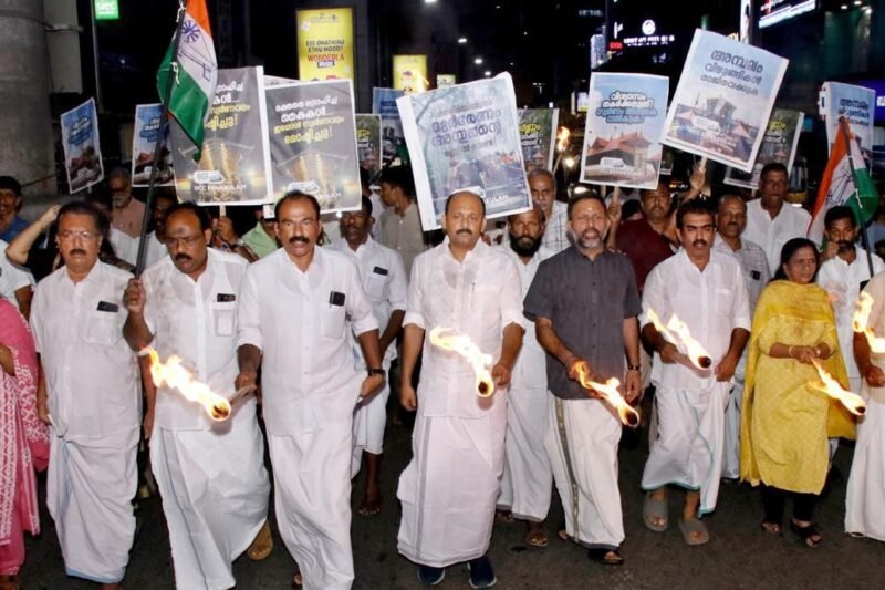 സ്വര്ണപാളി വിഷയത്തില് കോണ്ഗ്രസ് പന്തംകൊളുത്തി പ്രകടനം നടത്തി