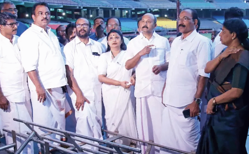 കോൺഗ്രസുകാർ കലൂർ സ്റ്റേഡിയത്തിൽ അതിക്രമിച്ചുകയറി ; ജിസിഡിഎ പരാതി നൽകി